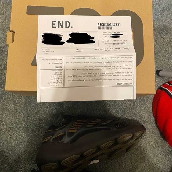 *SOLD*Yeezy 700 V3 - Picture 2 of 8